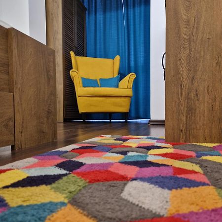 شقة House Of Colors Petroşani المظهر الخارجي الصورة